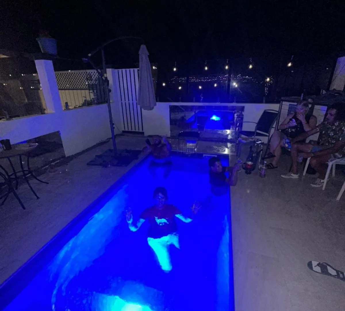 Homestyle Hostel - 18-36Yrs Caloundra Australia